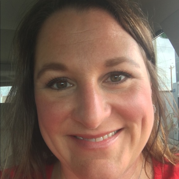 Meet your Posher, Elizabeth - Picture 4 of 4